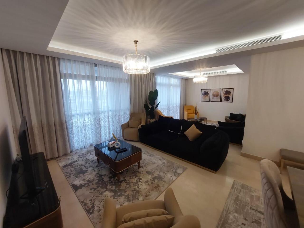 CFC, Luxurious 4BR Apartment, Remarkable value unbeatable Location