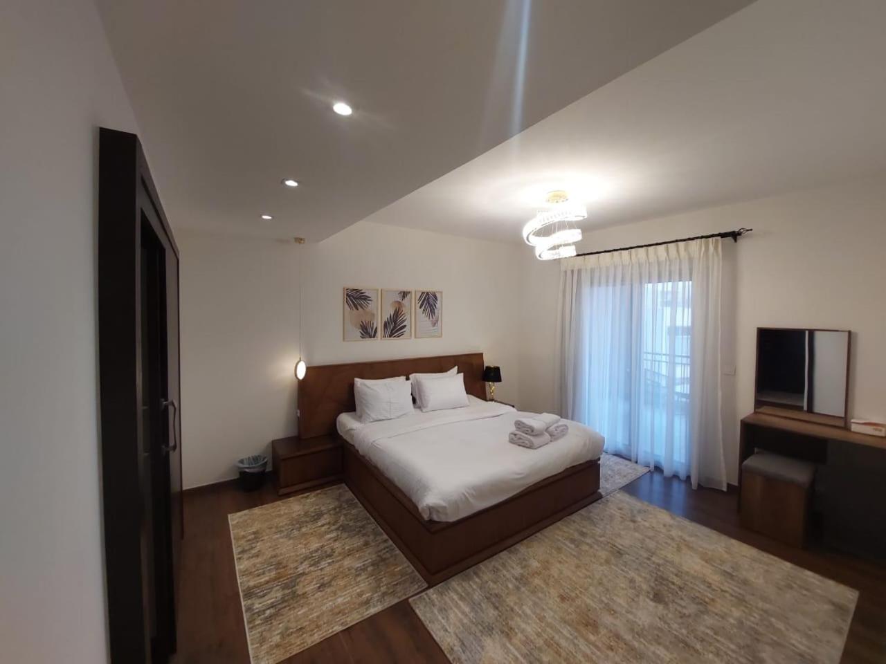 CFC, Luxurious 4BR Apartment, Remarkable value unbeatable Location