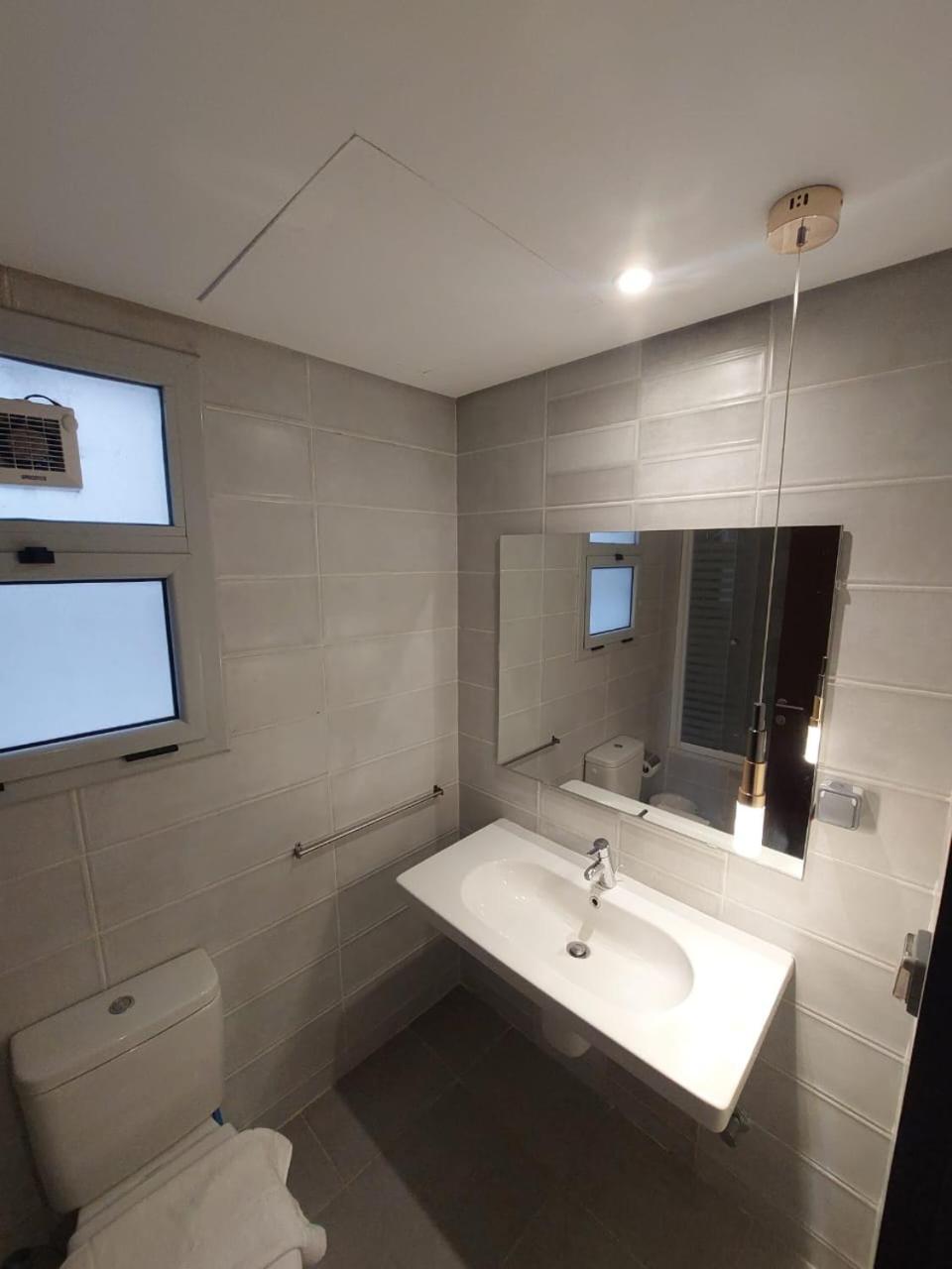 CFC, Luxurious 4BR Apartment, Remarkable value unbeatable Location