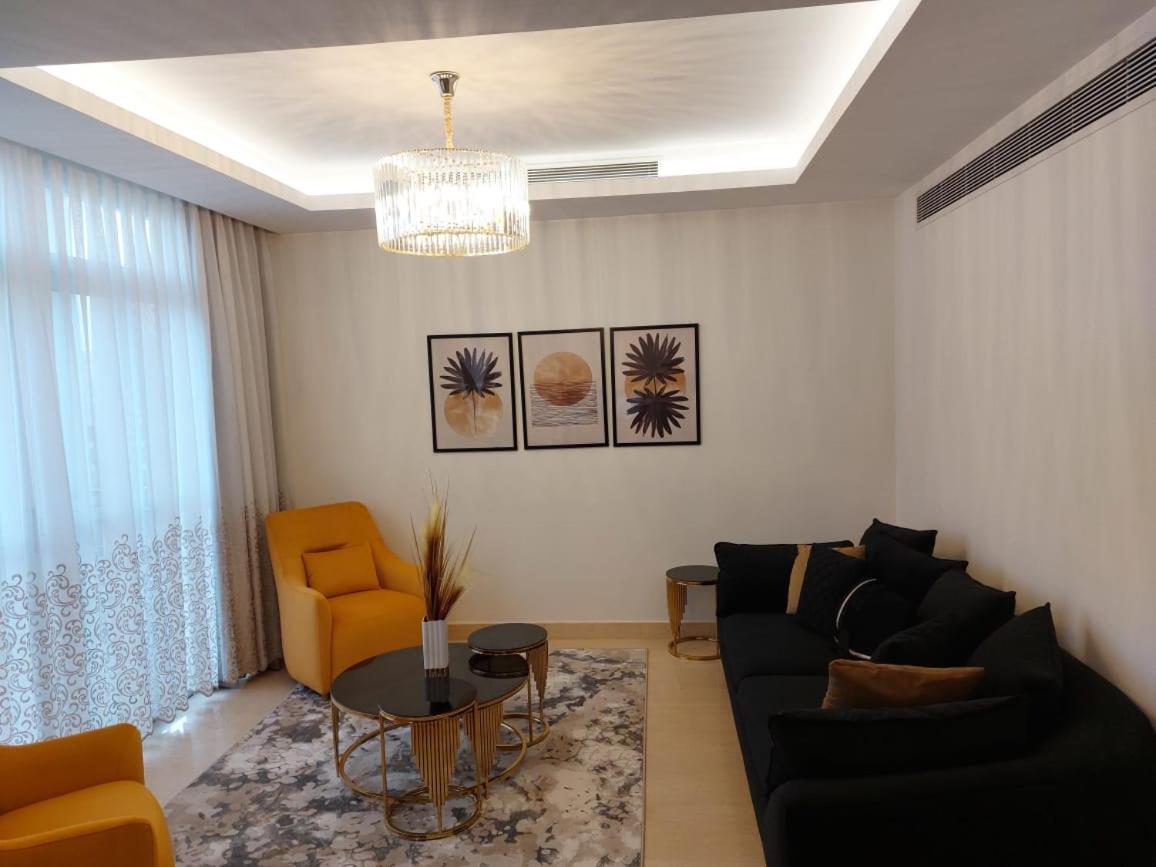 CFC, Luxurious 4BR Apartment, Remarkable value unbeatable Location