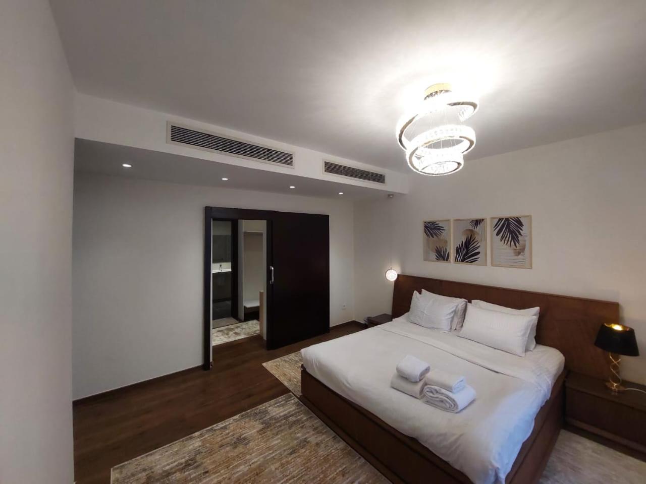 CFC, Luxurious 4BR Apartment, Remarkable value unbeatable Location