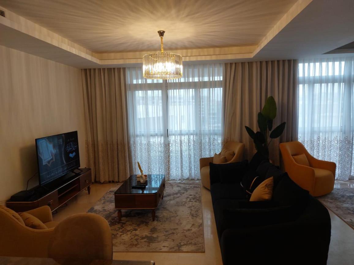 CFC, Luxurious 4BR Apartment, Remarkable value unbeatable Location