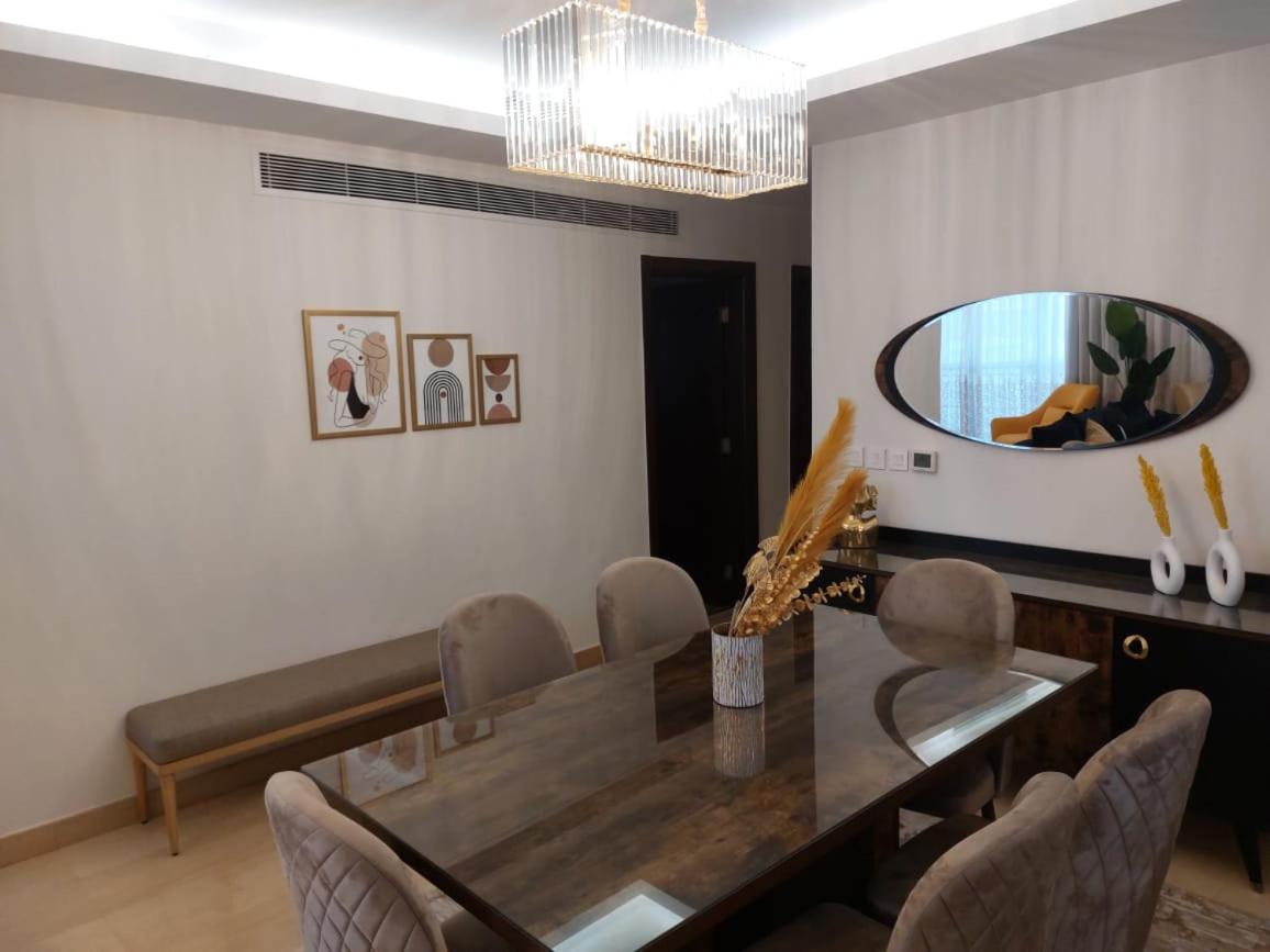 CFC, Luxurious 4BR Apartment, Remarkable value unbeatable Location