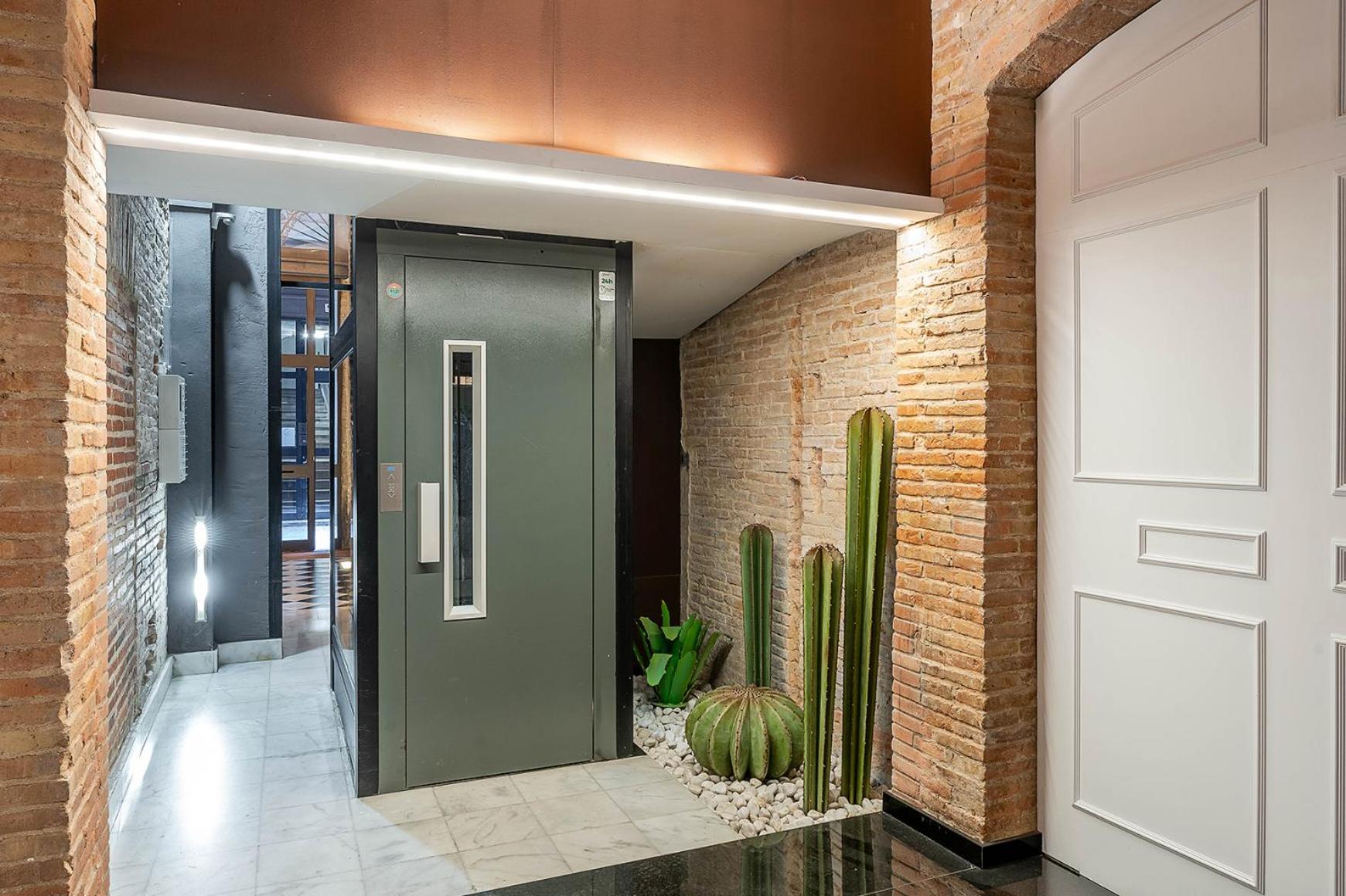 Enjoybcn Colon Apartments