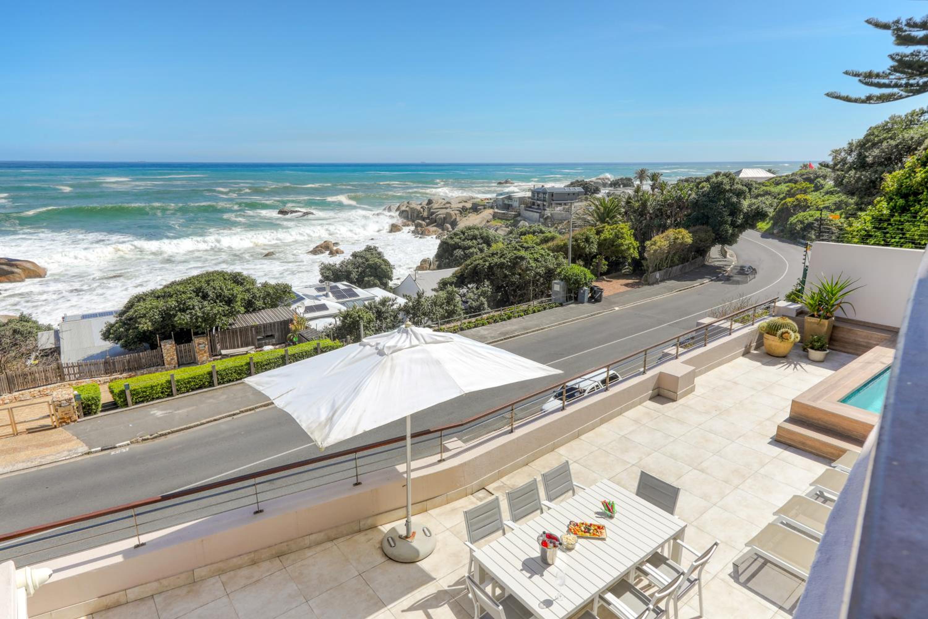 Bakoven Sunsets - Luxury Apt with sea views & pool view 2