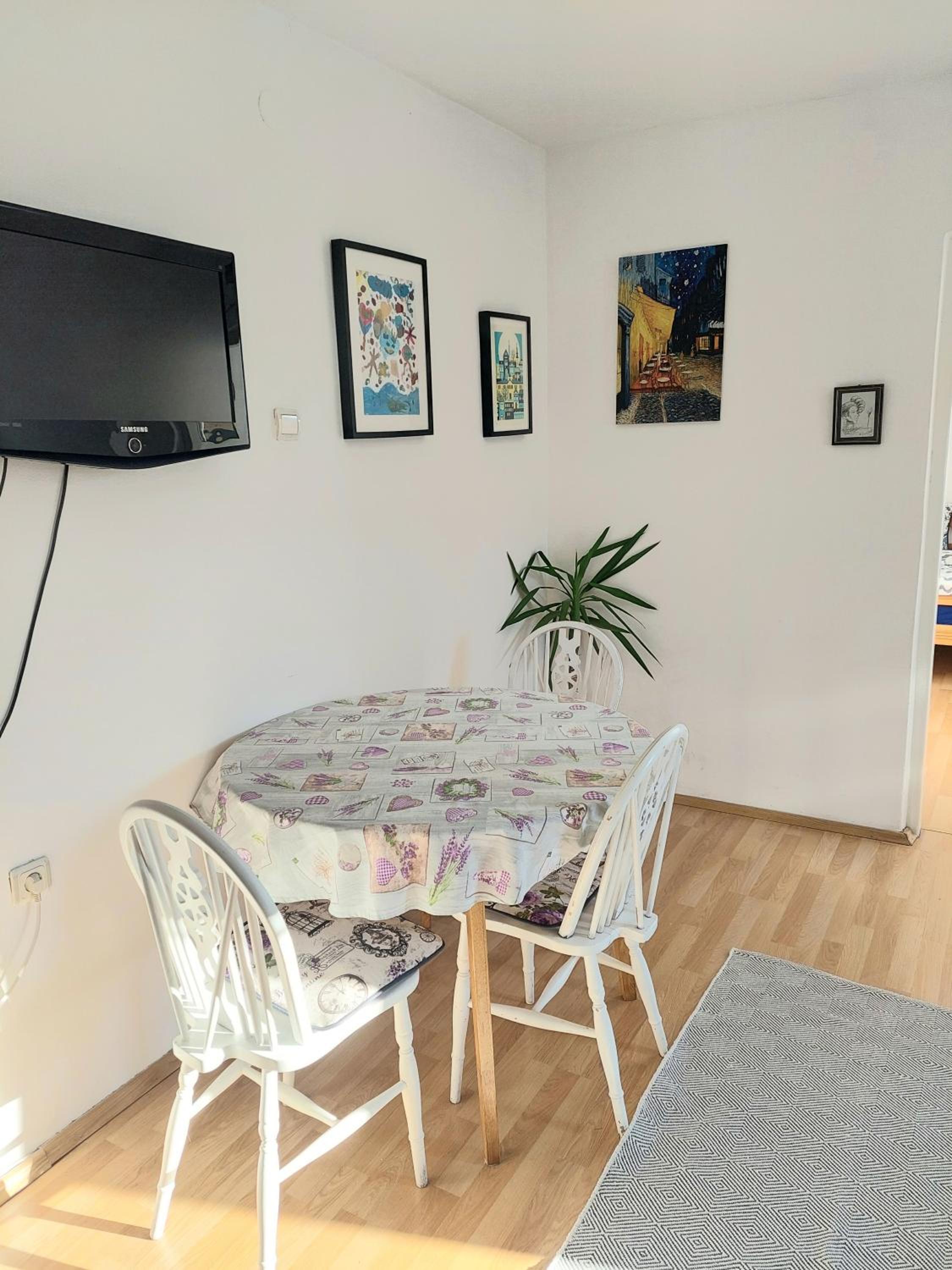 Apartment in the downtown - walking distance all attractions view 3