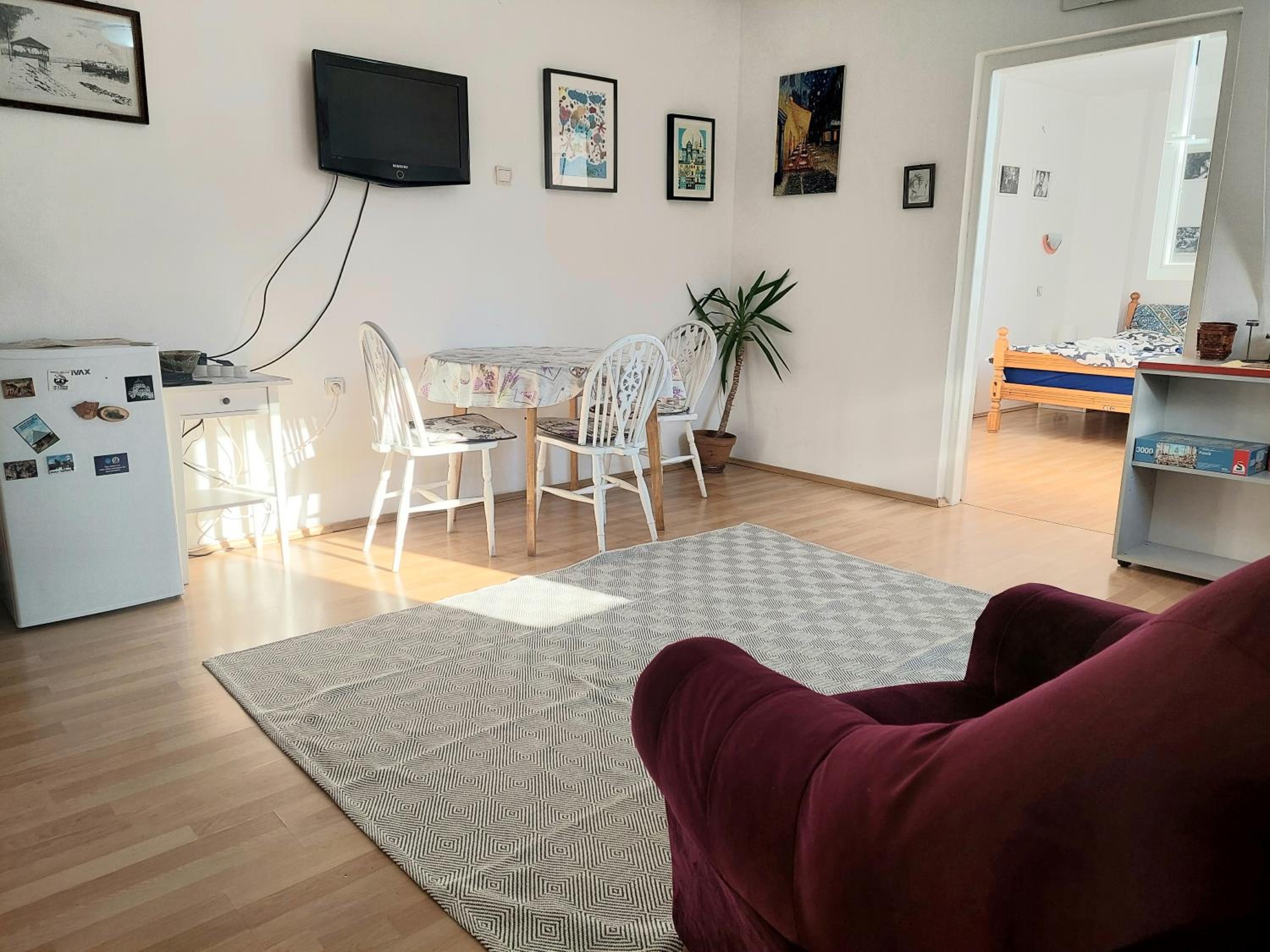 Apartment in the downtown - walking distance all attractions view 4
