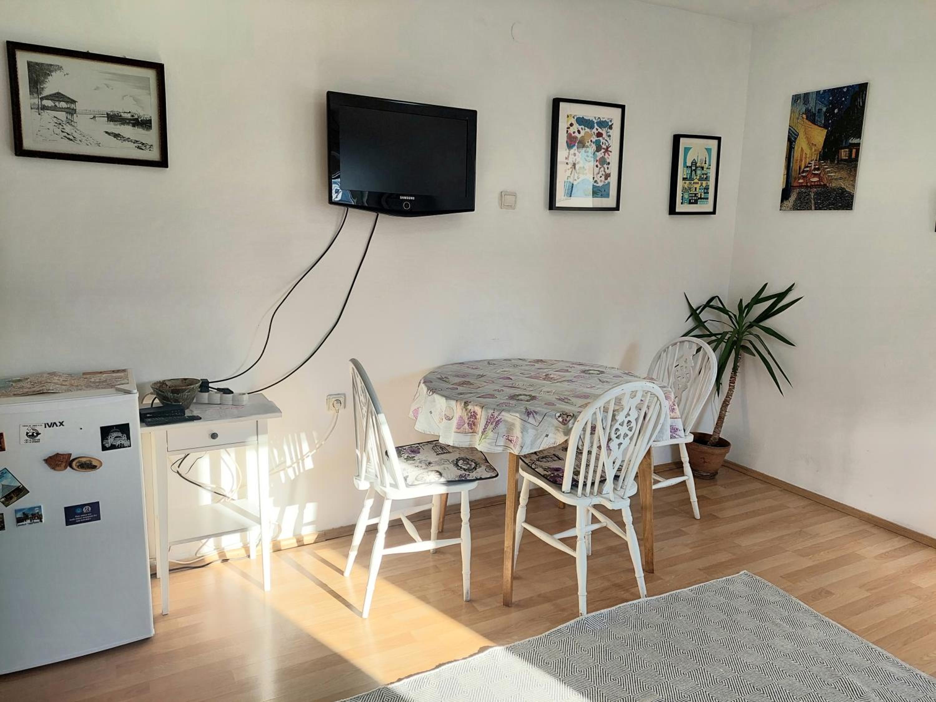 Apartment in the downtown - walking distance all attractions view 5