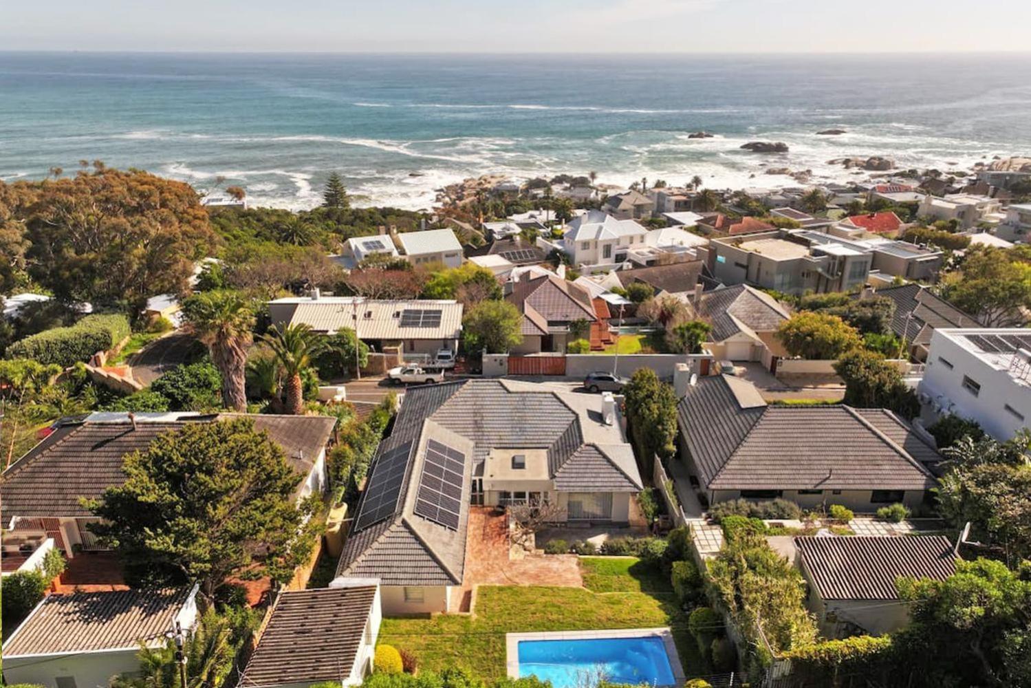Camps Bay Deluxe - Luxury Home With Pool, Ocean & Mountain Views view 3