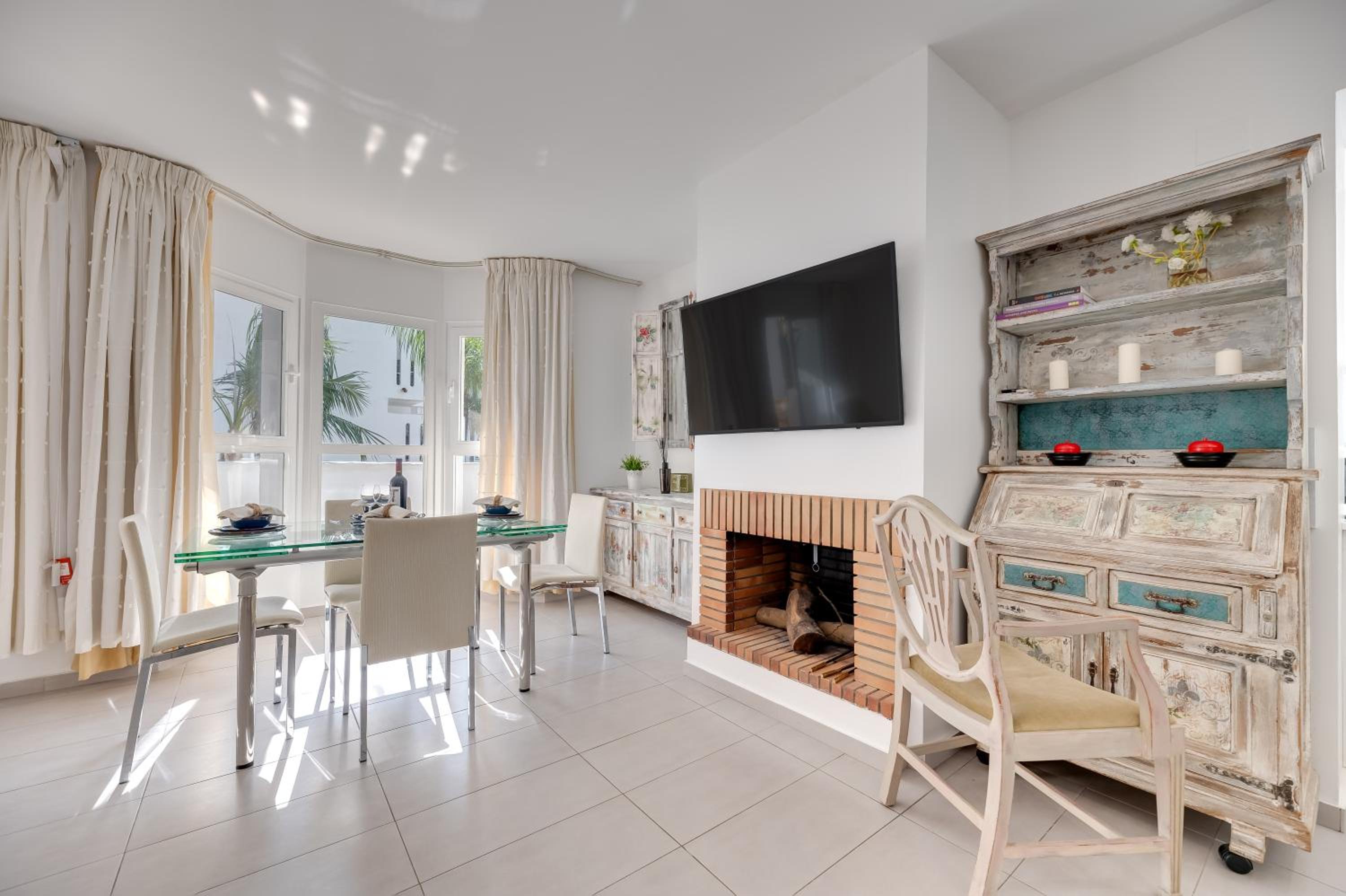 Cozy Pearl In Puerto Banus