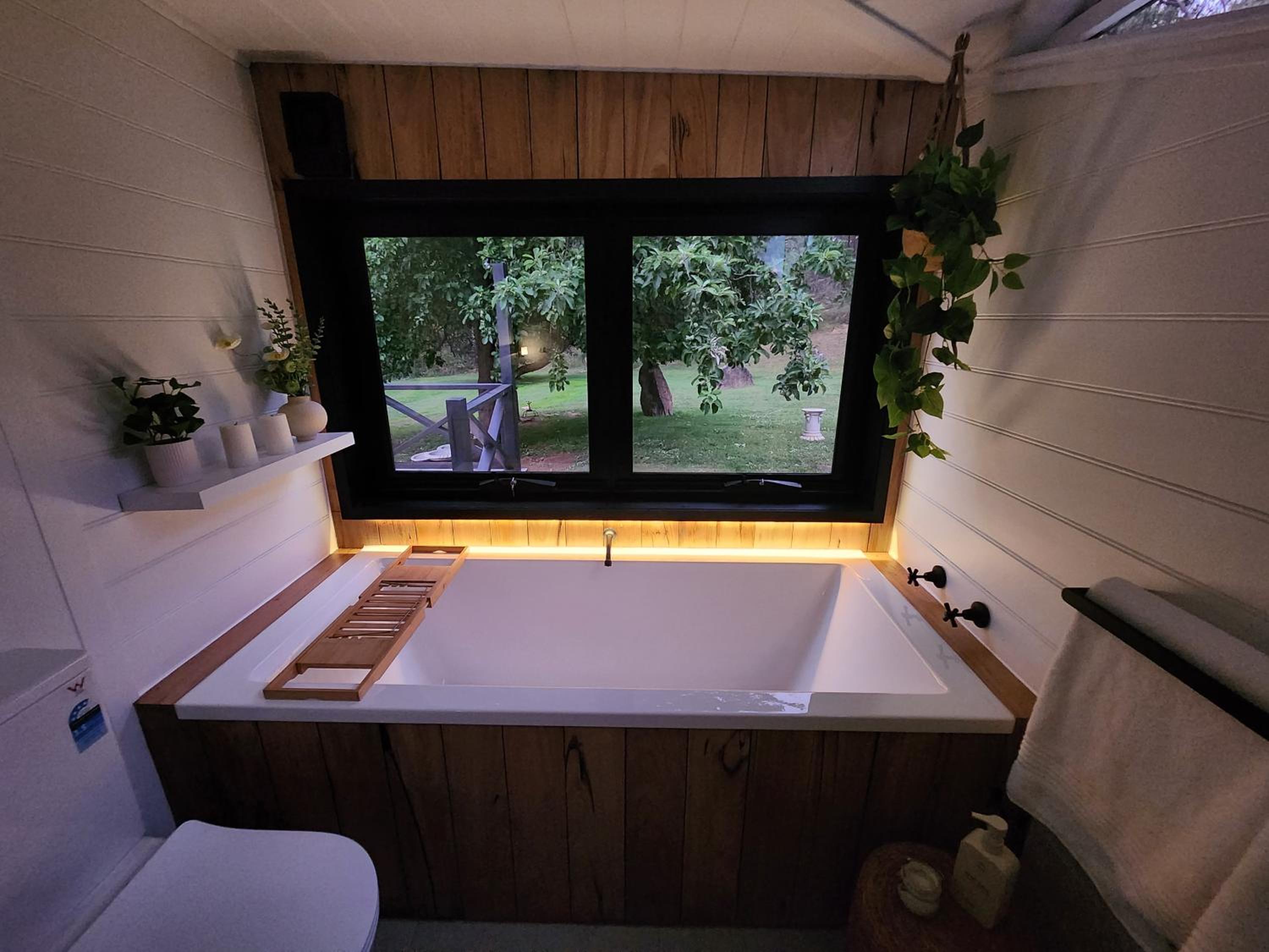 Daylesford - Frog Hollow Estate -THE COTTAGE - enjoy a relaxing and romantic night away in our gorgeous little one Bedroom ROMANTIC COTTAGE under the apple