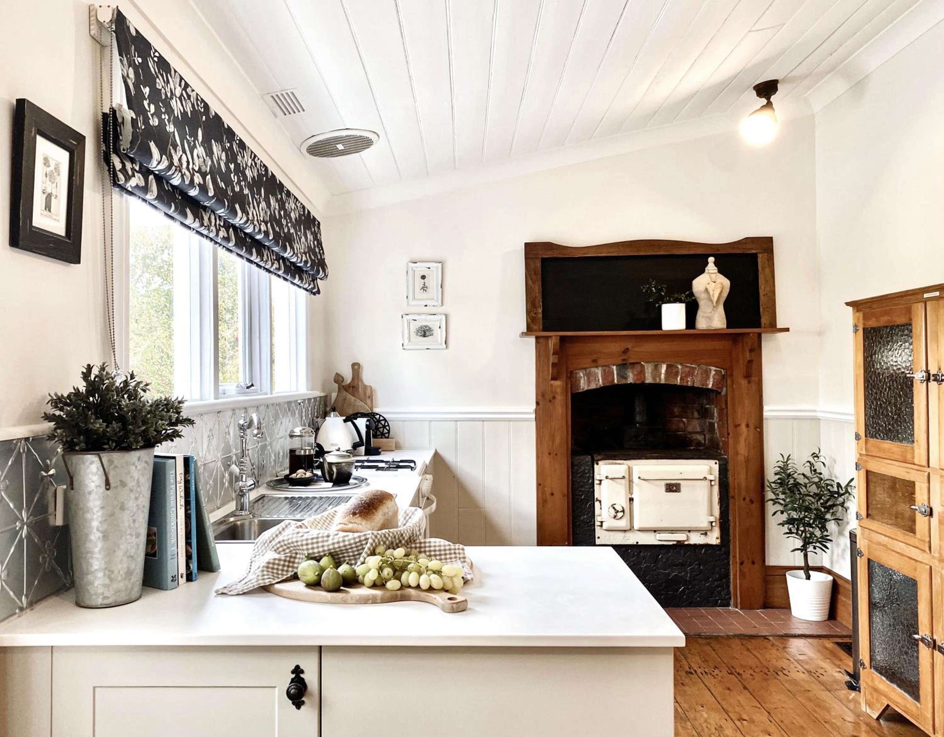 MARIGOLD COTTAGE Charming 1870s central Daylesford cottage