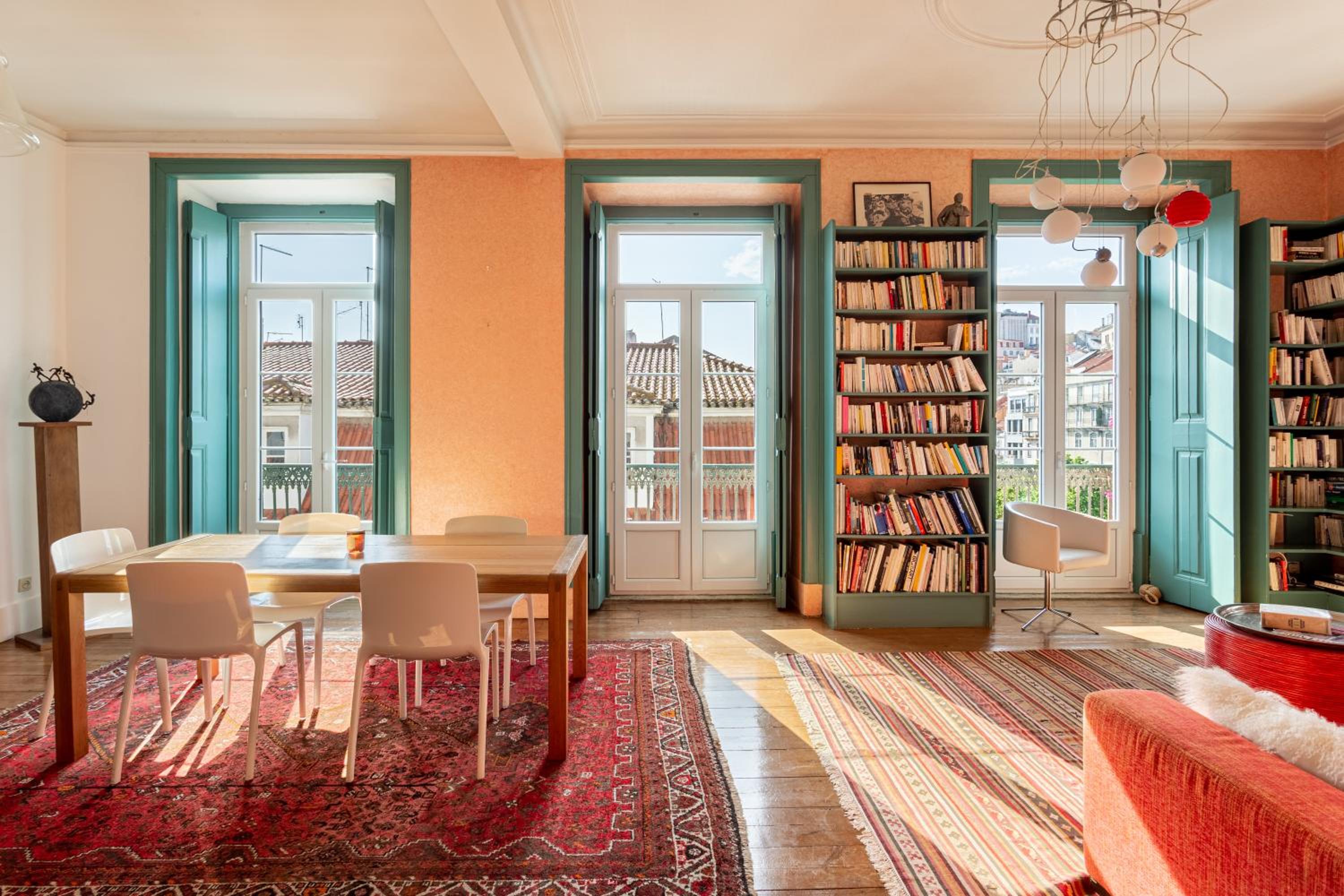 GuestReady - Vibrant 3-bed apt w/ balcony view 3