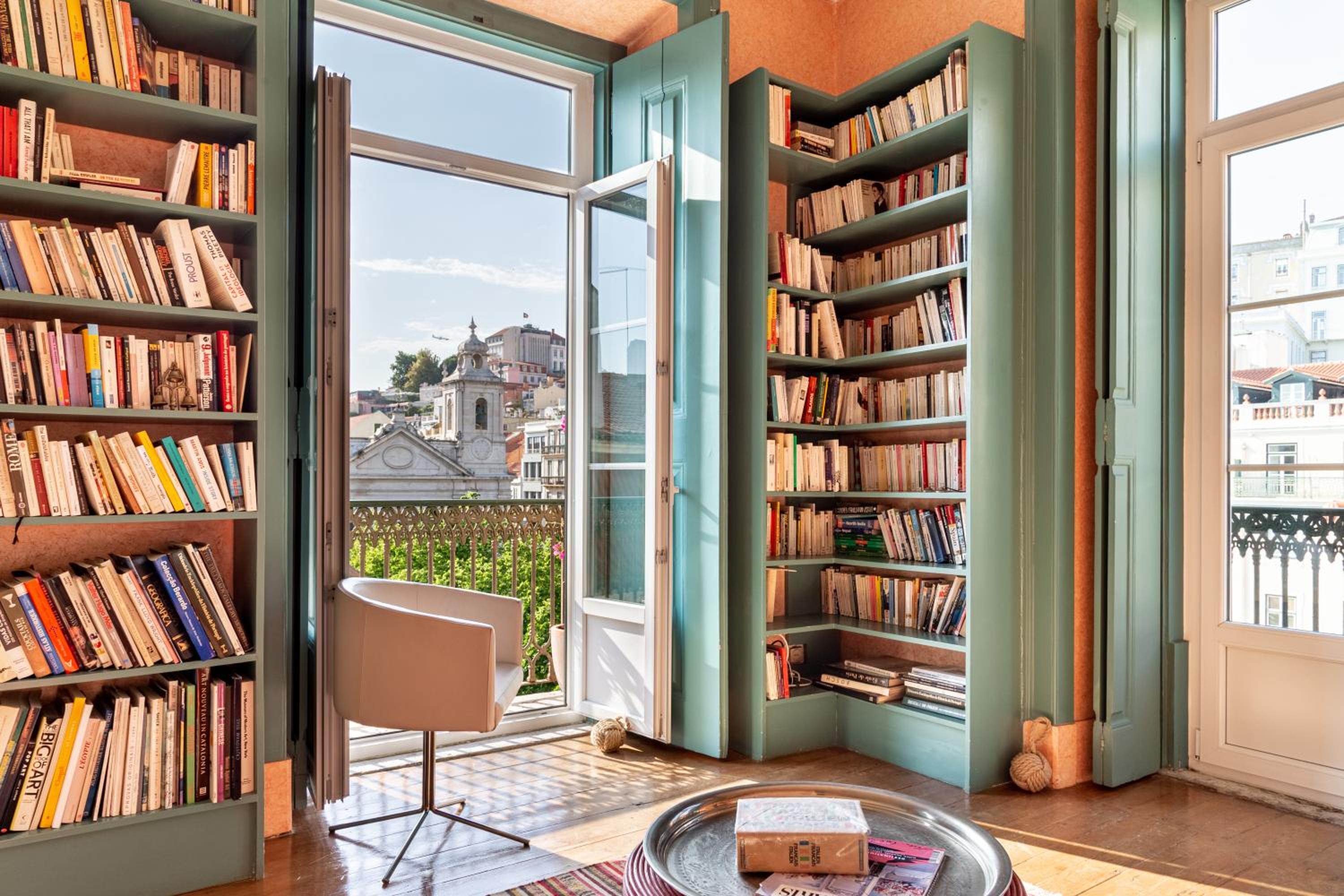 GuestReady - Vibrant 3-bed apt w/ balcony view 2