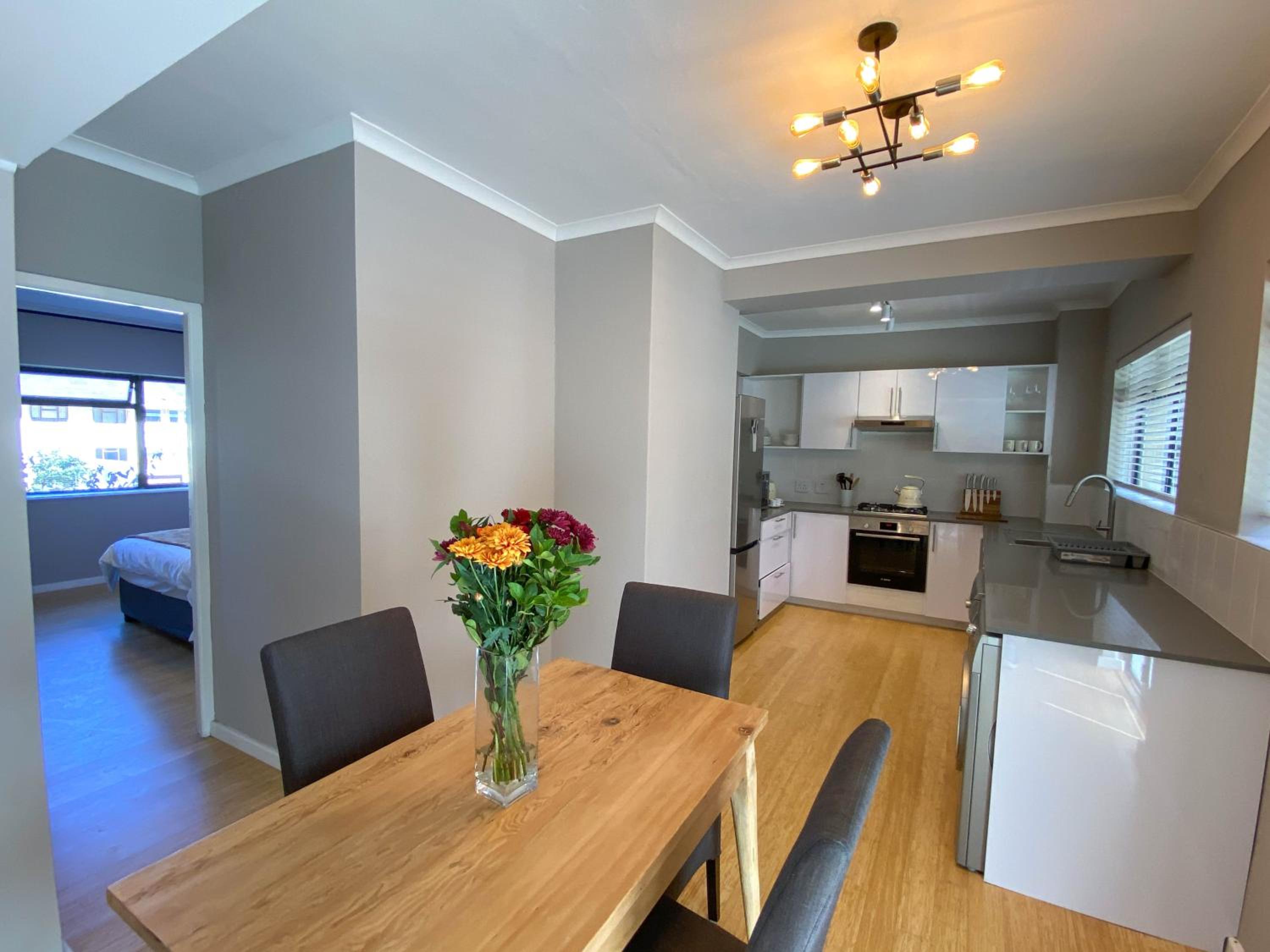 Sundrenched 2 bed 2 bath apartment + sea views view 4