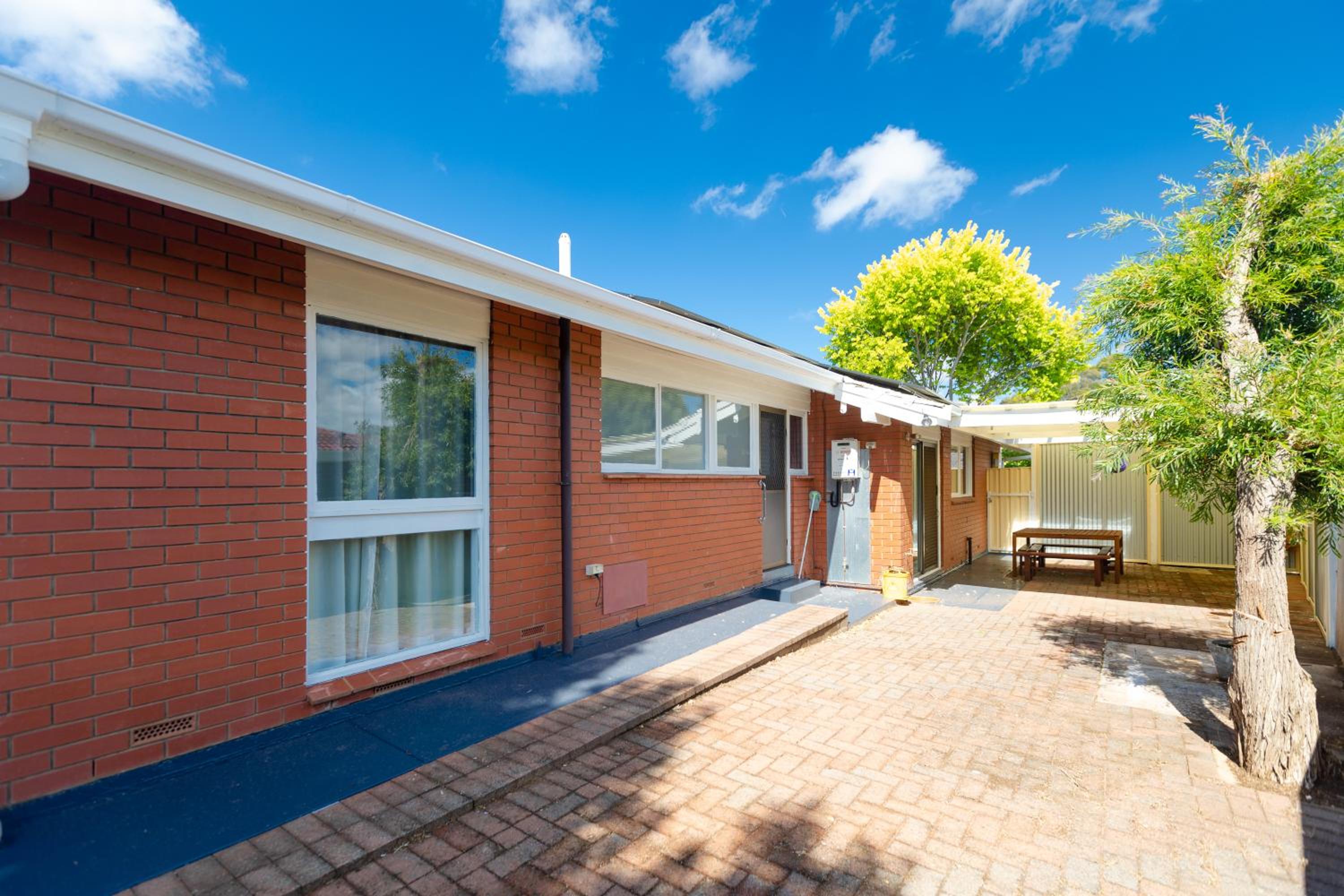 Cozy Retreat-4 Queen Bed, 3TV, Full Kitchen, Cot, Pets allowed-Fully Fenced, FreeWifi