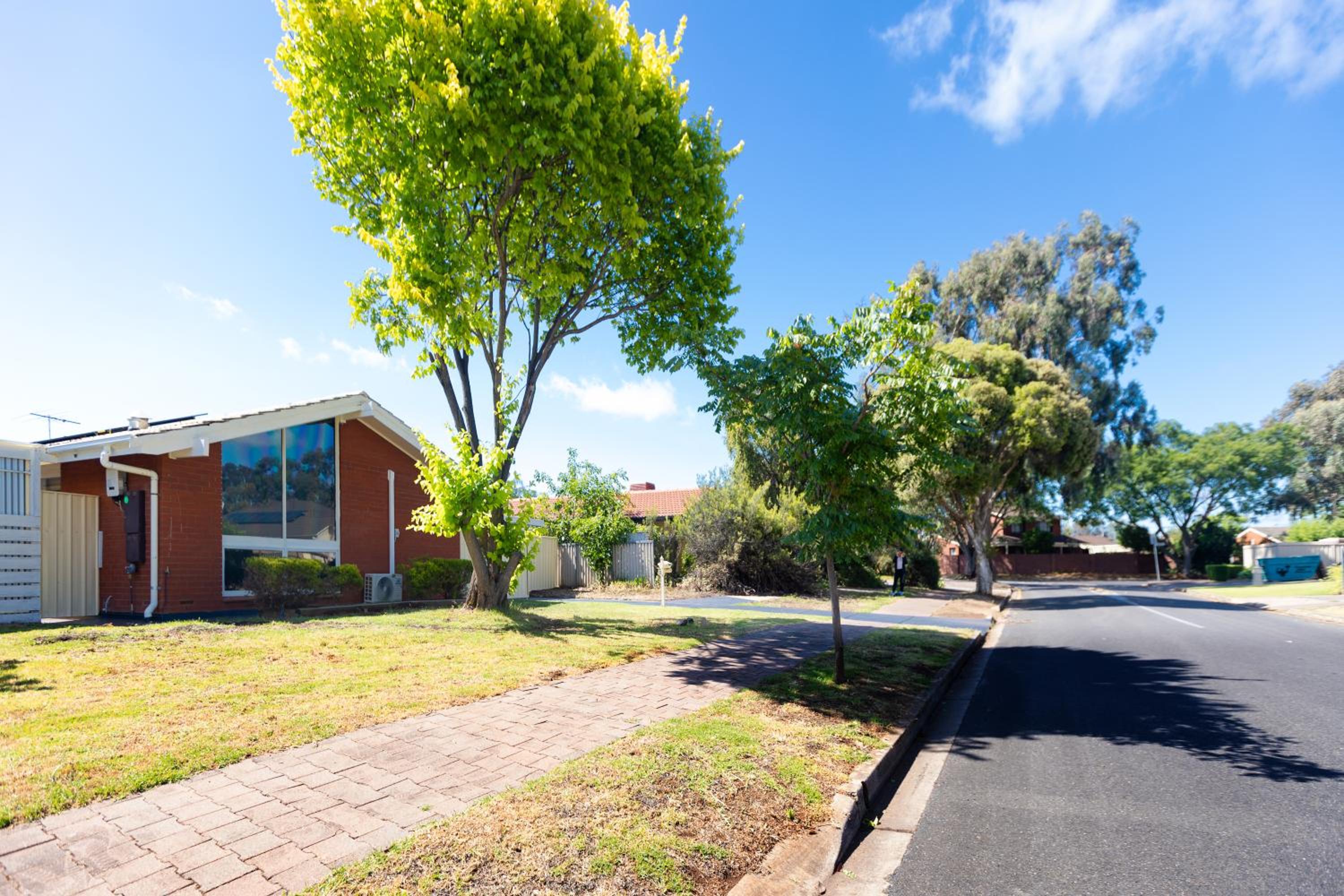Cozy Retreat-4 Queen Bed, 3TV, Full Kitchen, Cot, Pets allowed-Fully Fenced, FreeWifi