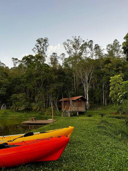 Cabana em Ouro Preto: represa mata caiaque e bike