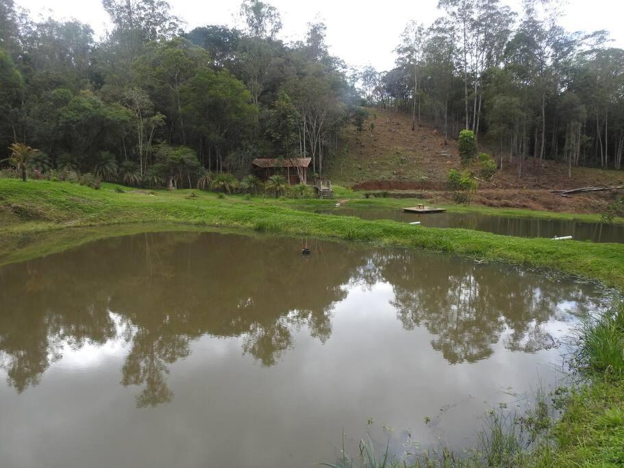 Cabana em Ouro Preto: represa mata caiaque e bike