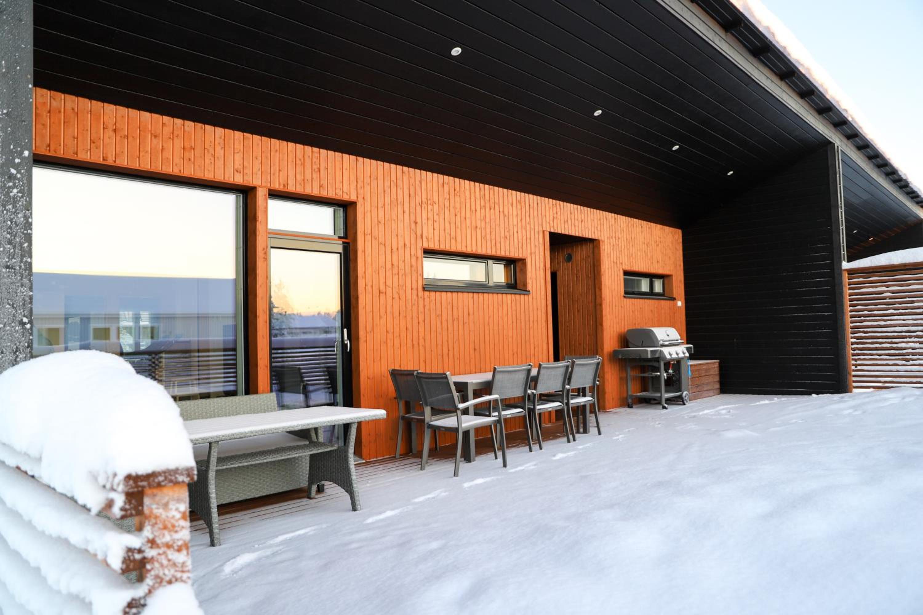 Modern semi-detached house with wonderful location!