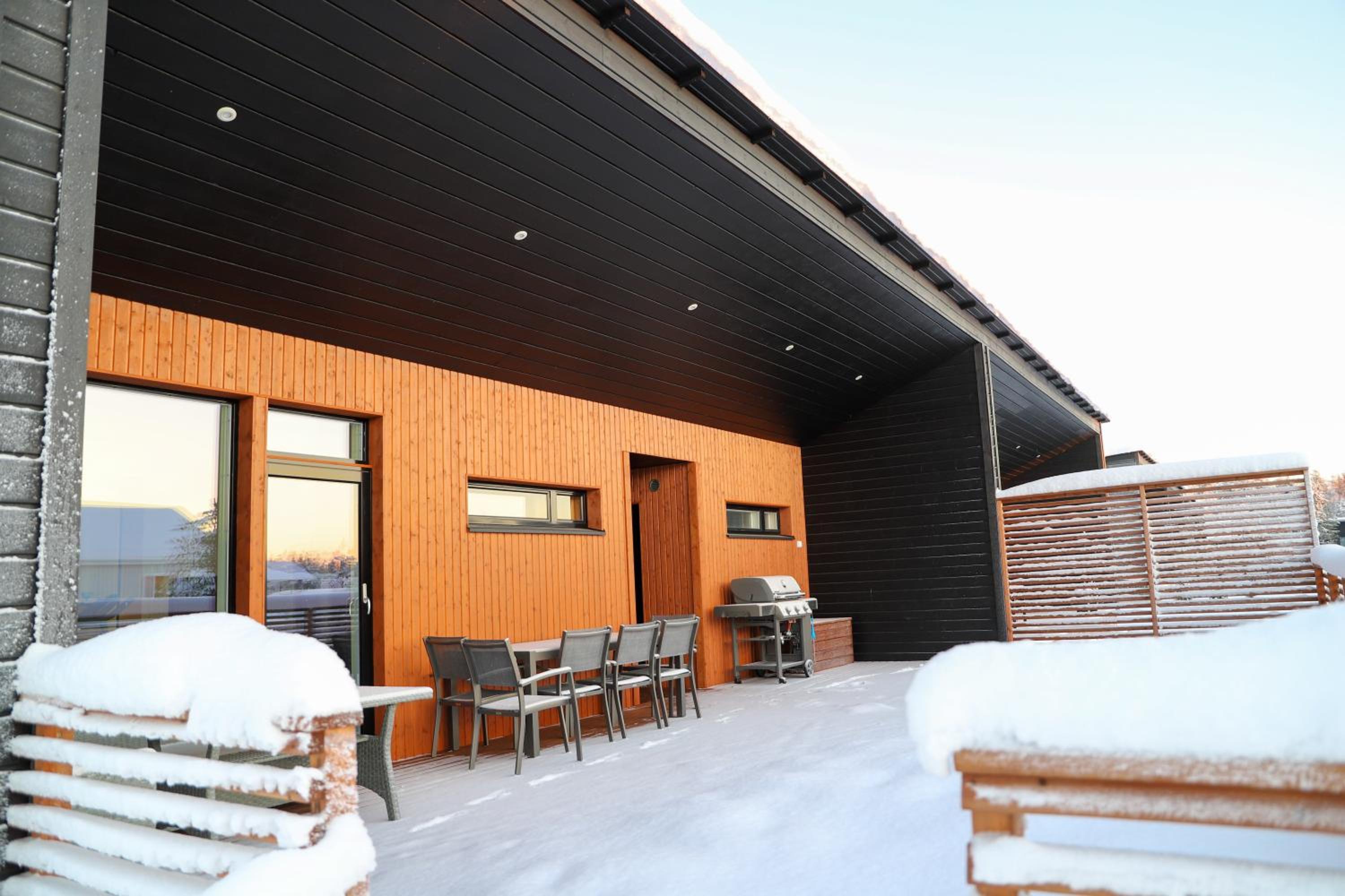 Modern semi-detached house with wonderful location!