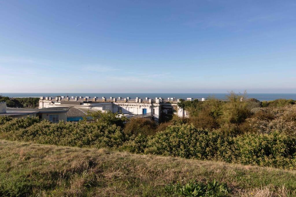 SEA BREEZE APARTMENT