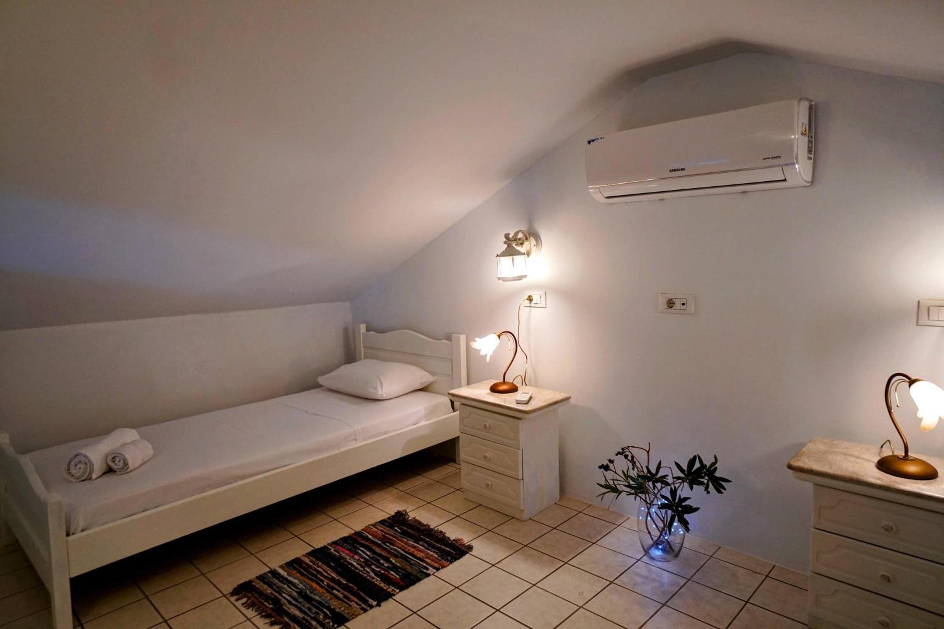 Petalo House