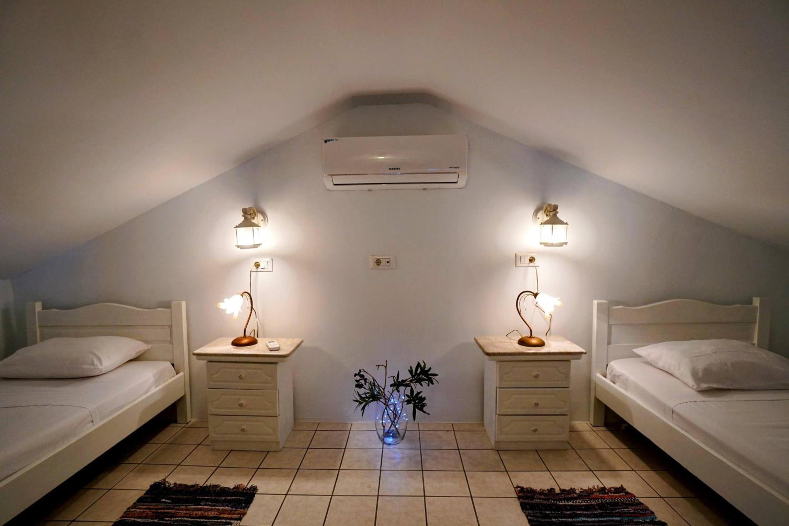 Petalo House