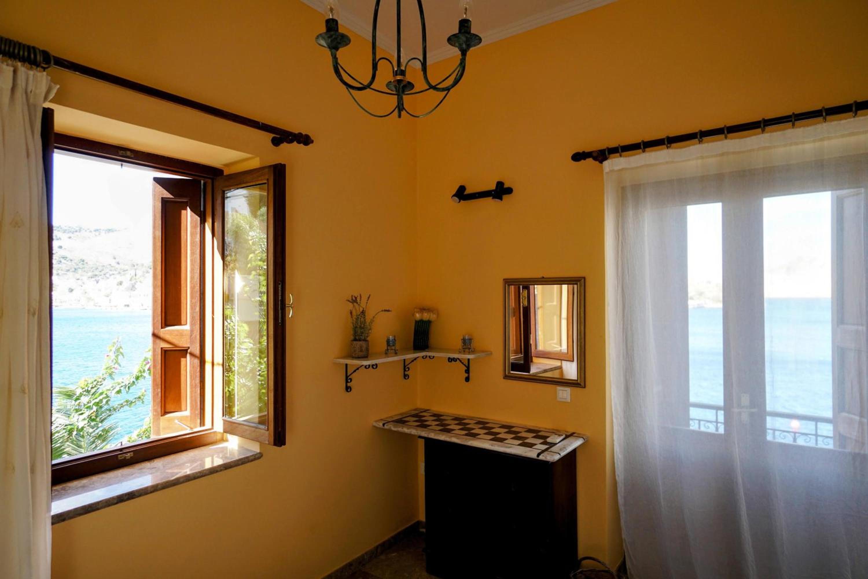 Petalo House
