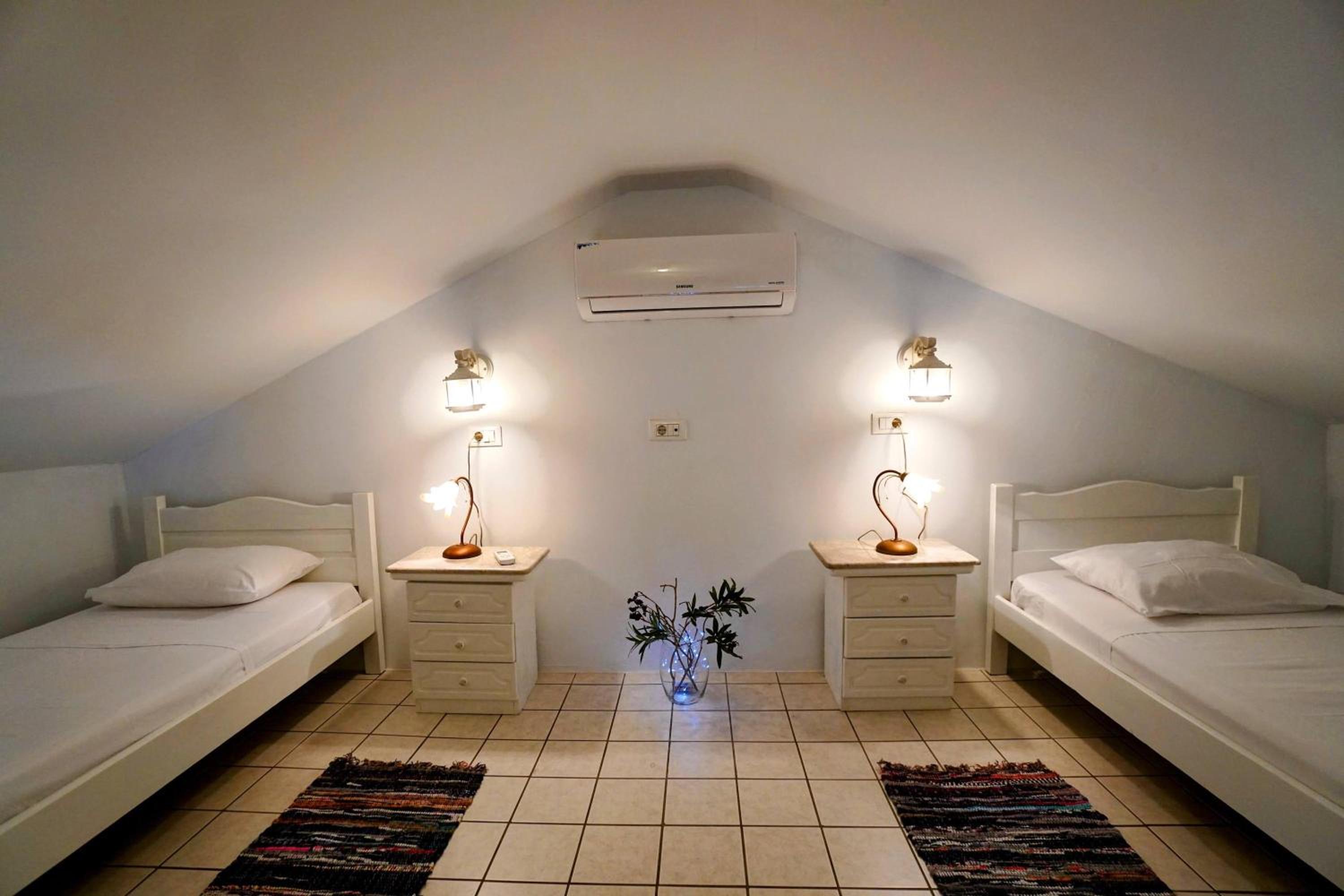 Petalo House