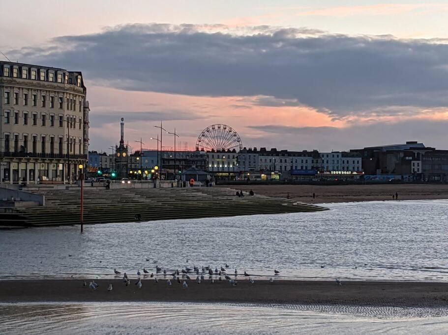 Waves@Walpole - 2 Bed Flat with Amazing Sea Views view 3