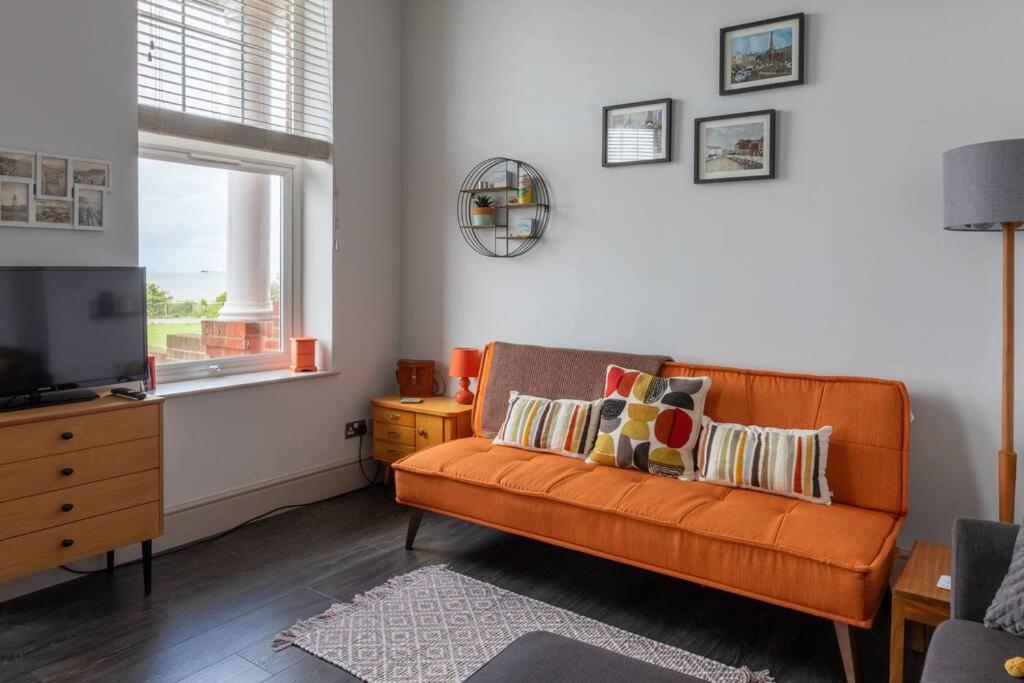 Waves@Walpole - 2 Bed Flat with Amazing Sea Views view 5
