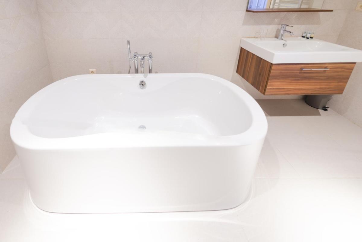 Jacuzzi