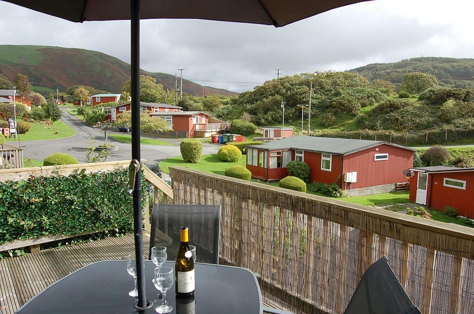 Bryniau Gwyrdd Chalet 11 Happy Valley view 4