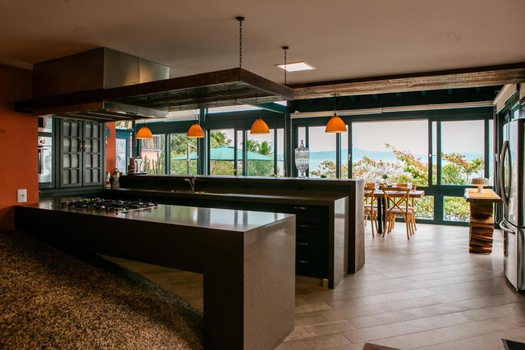 Vivenda da Magia Casa Floripa - Mansão Pé na Areia