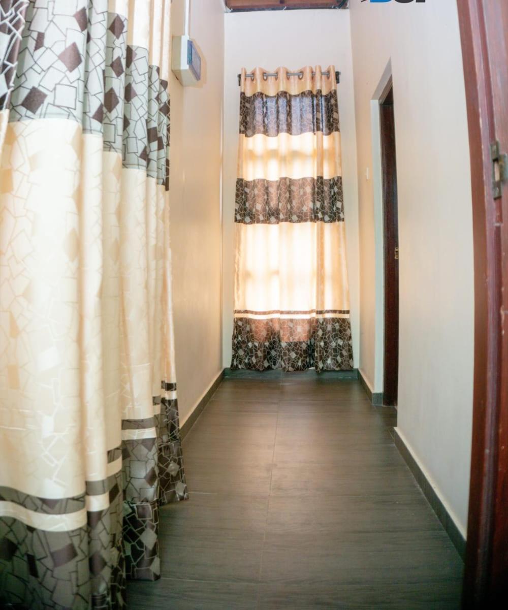 Airport Villa D 87 view 3