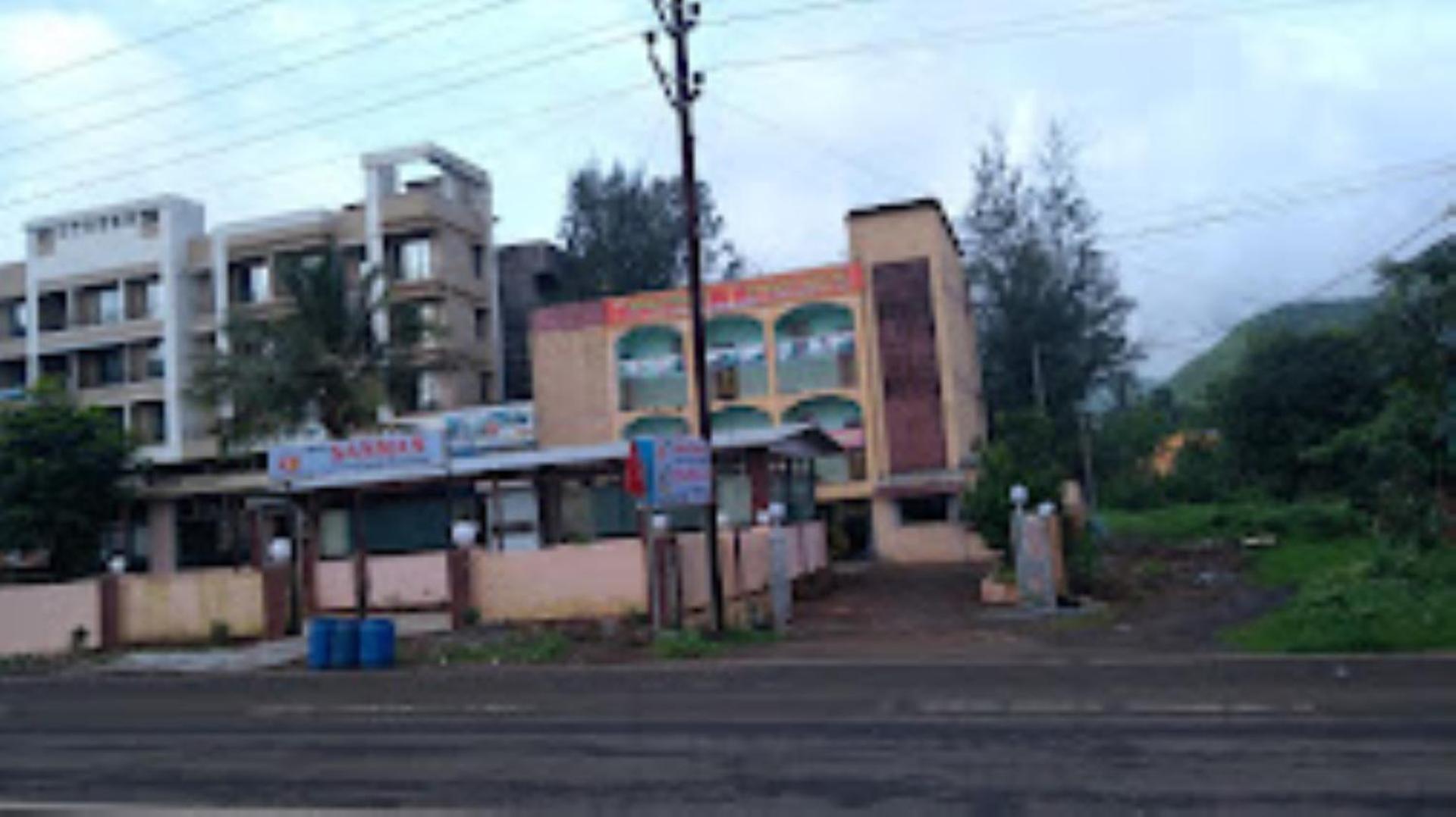 Hotel sanman deluex, Neral