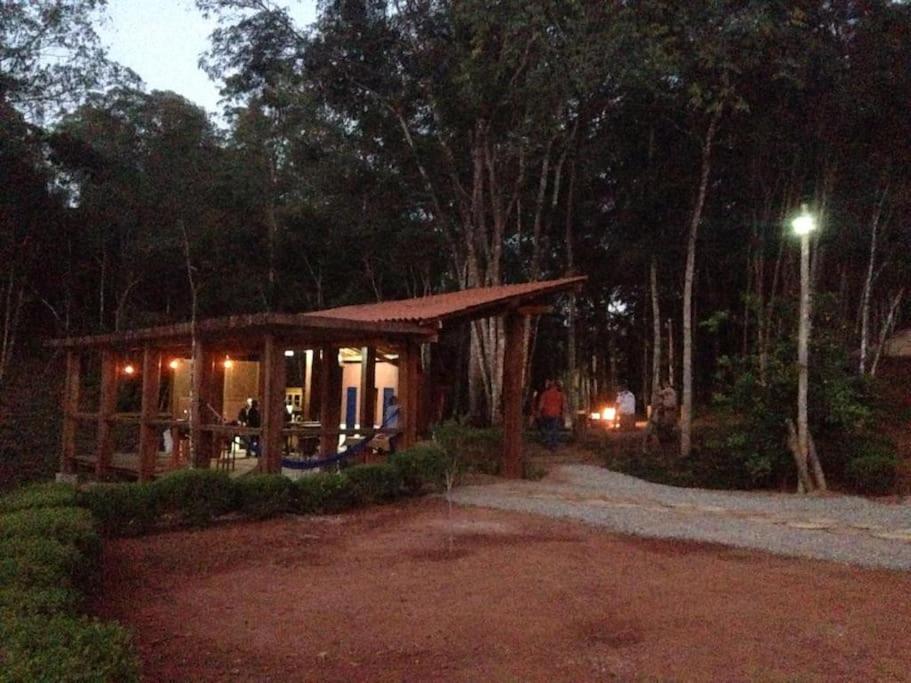 Container em Ouro Preto: represa mata caiaque bike