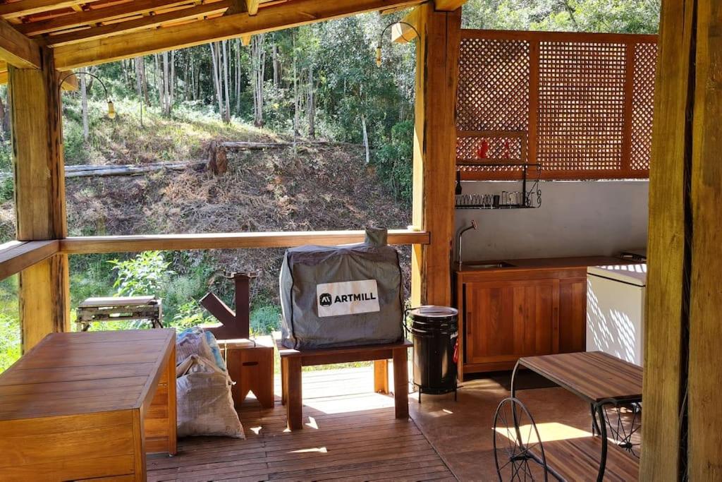 Container em Ouro Preto: represa mata caiaque bike