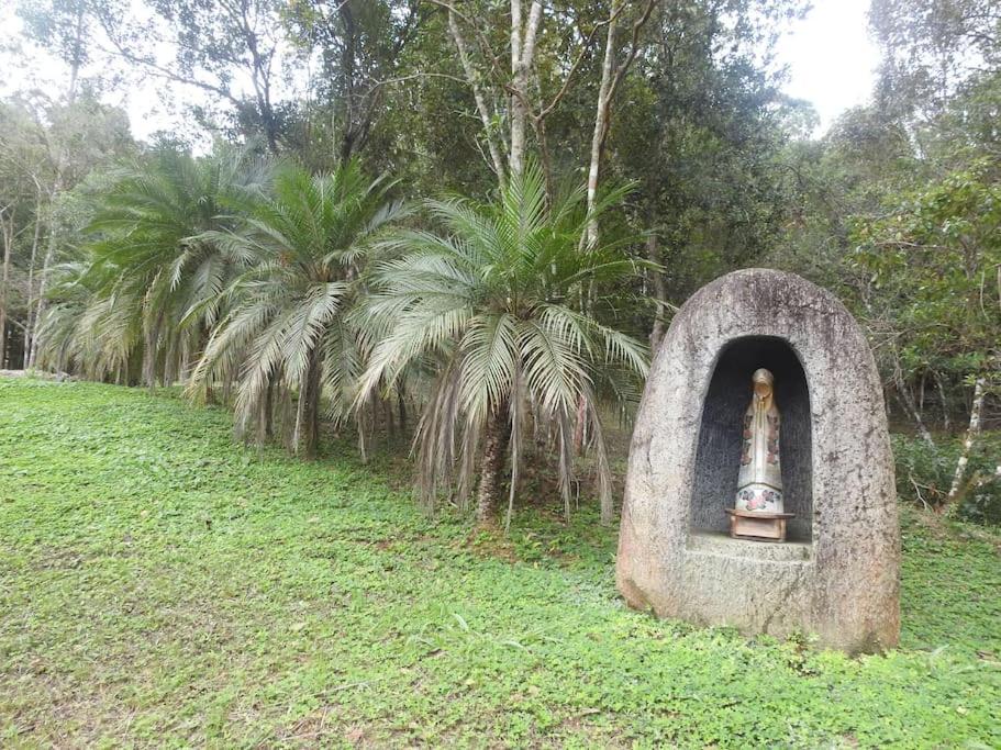 Container em Ouro Preto: represa mata caiaque bike