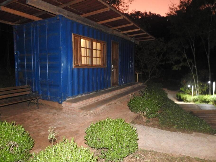 Container em Ouro Preto: represa mata caiaque bike