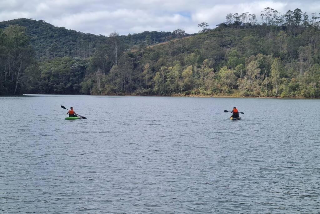 Container em Ouro Preto: represa mata caiaque bike
