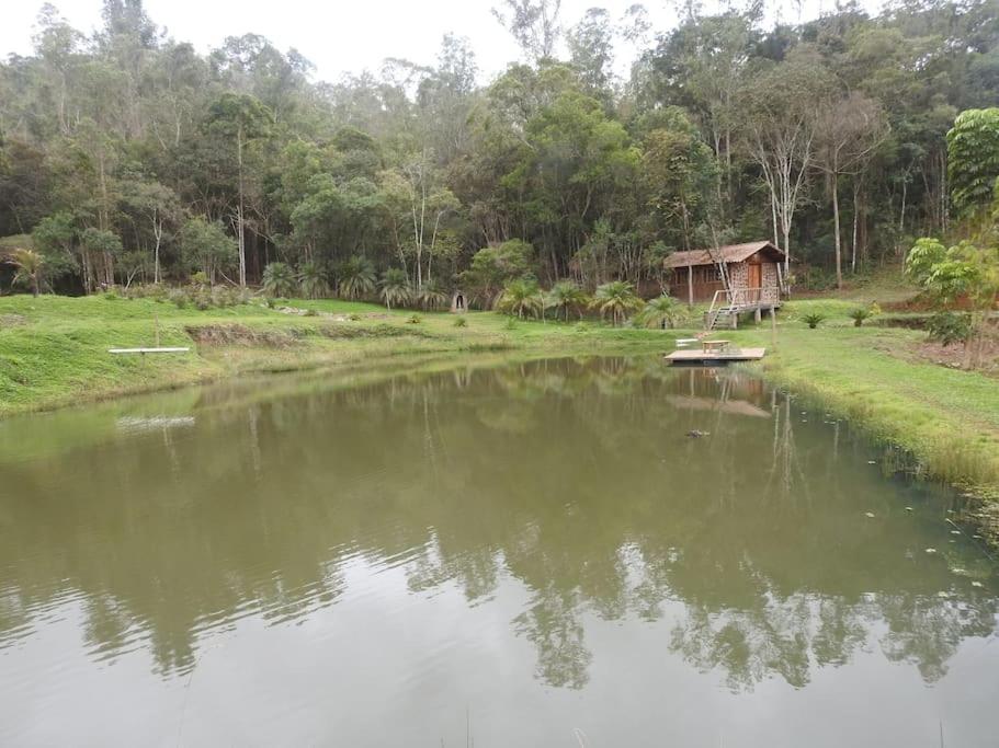 Container em Ouro Preto: represa mata caiaque bike