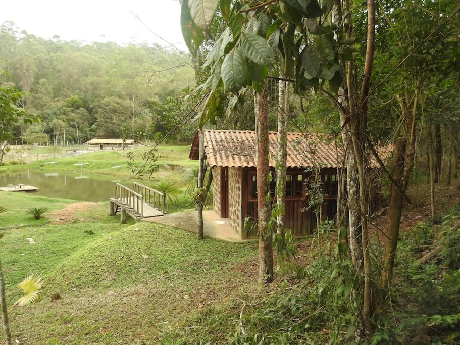 Container em Ouro Preto: represa mata caiaque bike