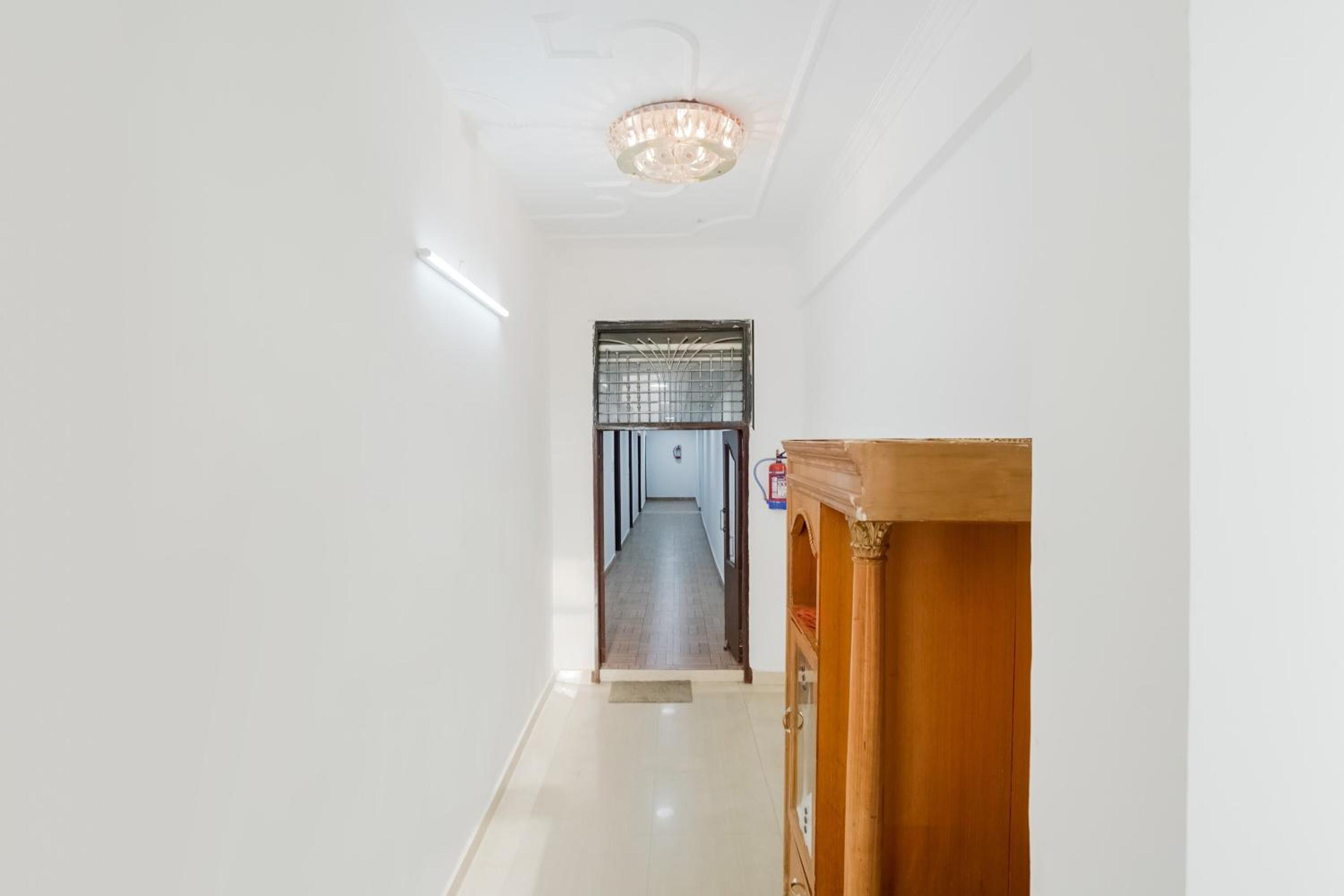 Lobby & Reception