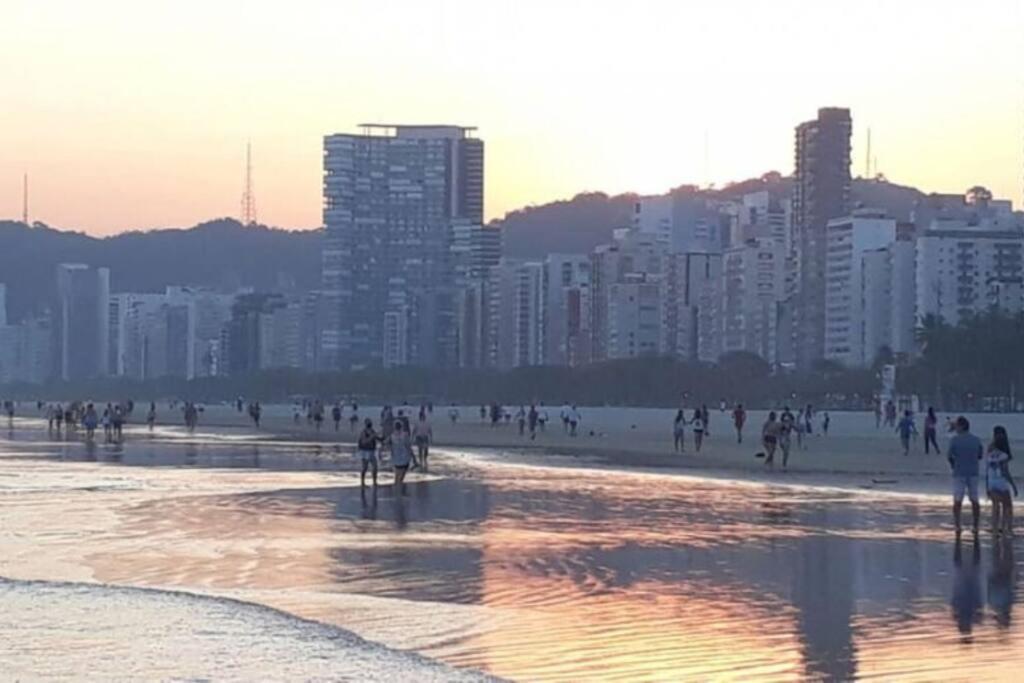 AMPLA CASA COM CHURRASQUEIRA NA PRAIA do GONZAGA EM SANTOS