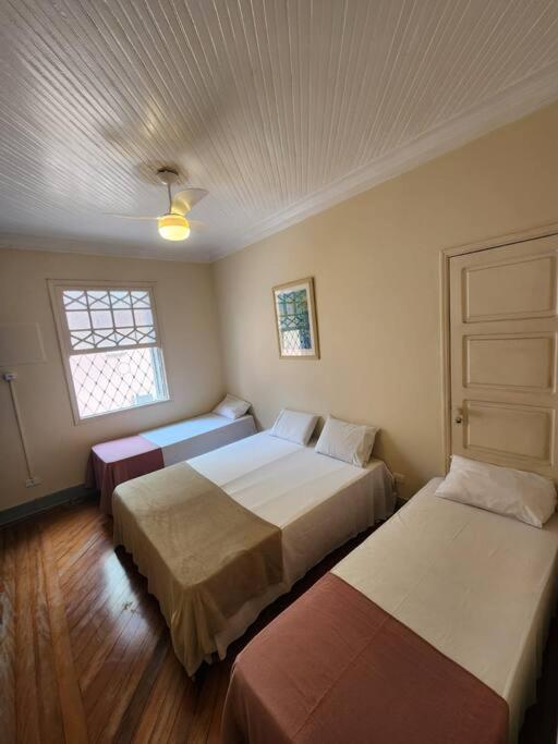 AMPLA CASA COM CHURRASQUEIRA NA PRAIA do GONZAGA EM SANTOS