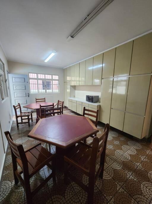 AMPLA CASA COM CHURRASQUEIRA NA PRAIA do GONZAGA EM SANTOS