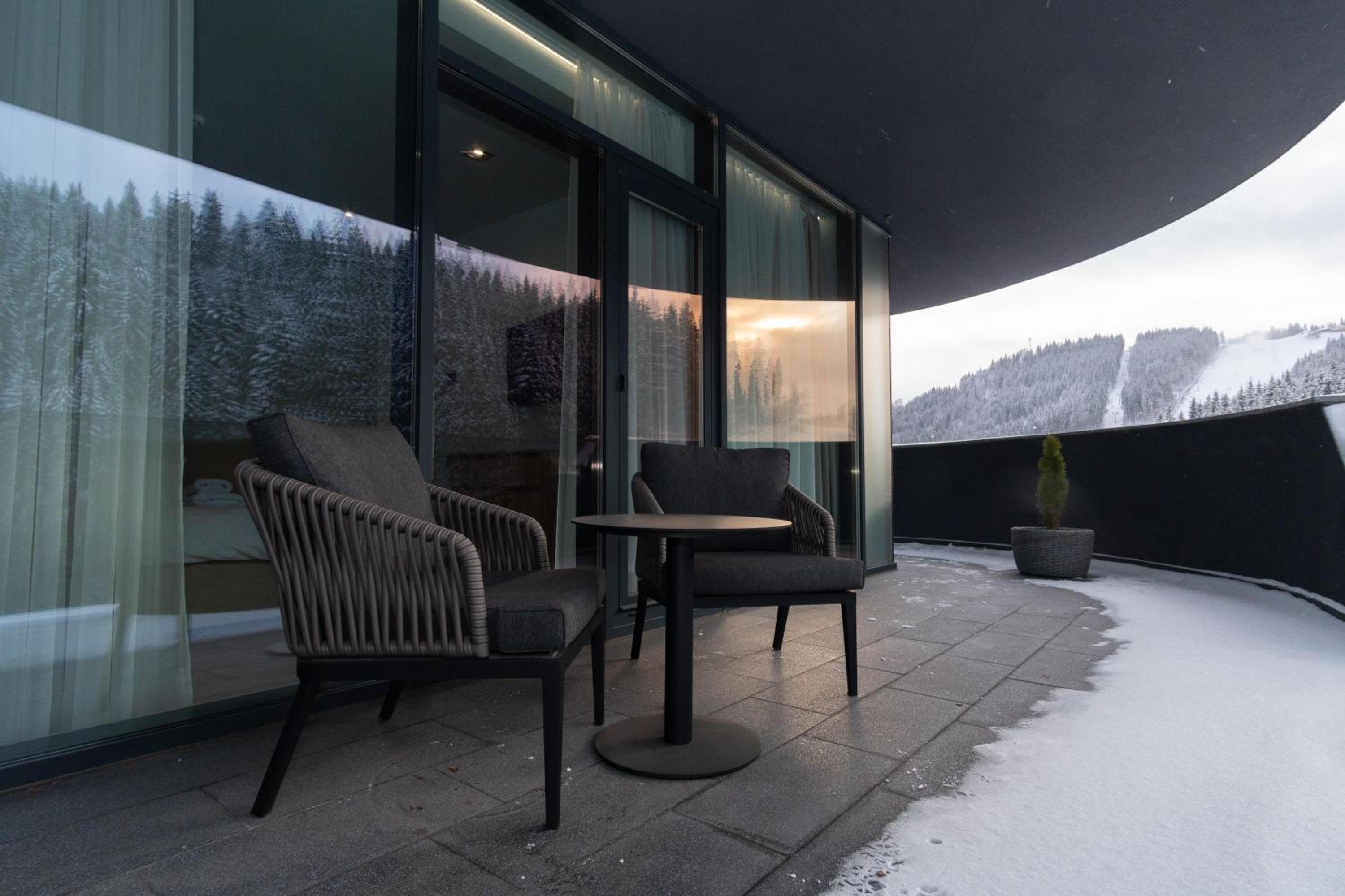 SAVOIE Apartments Bukovel view 4
