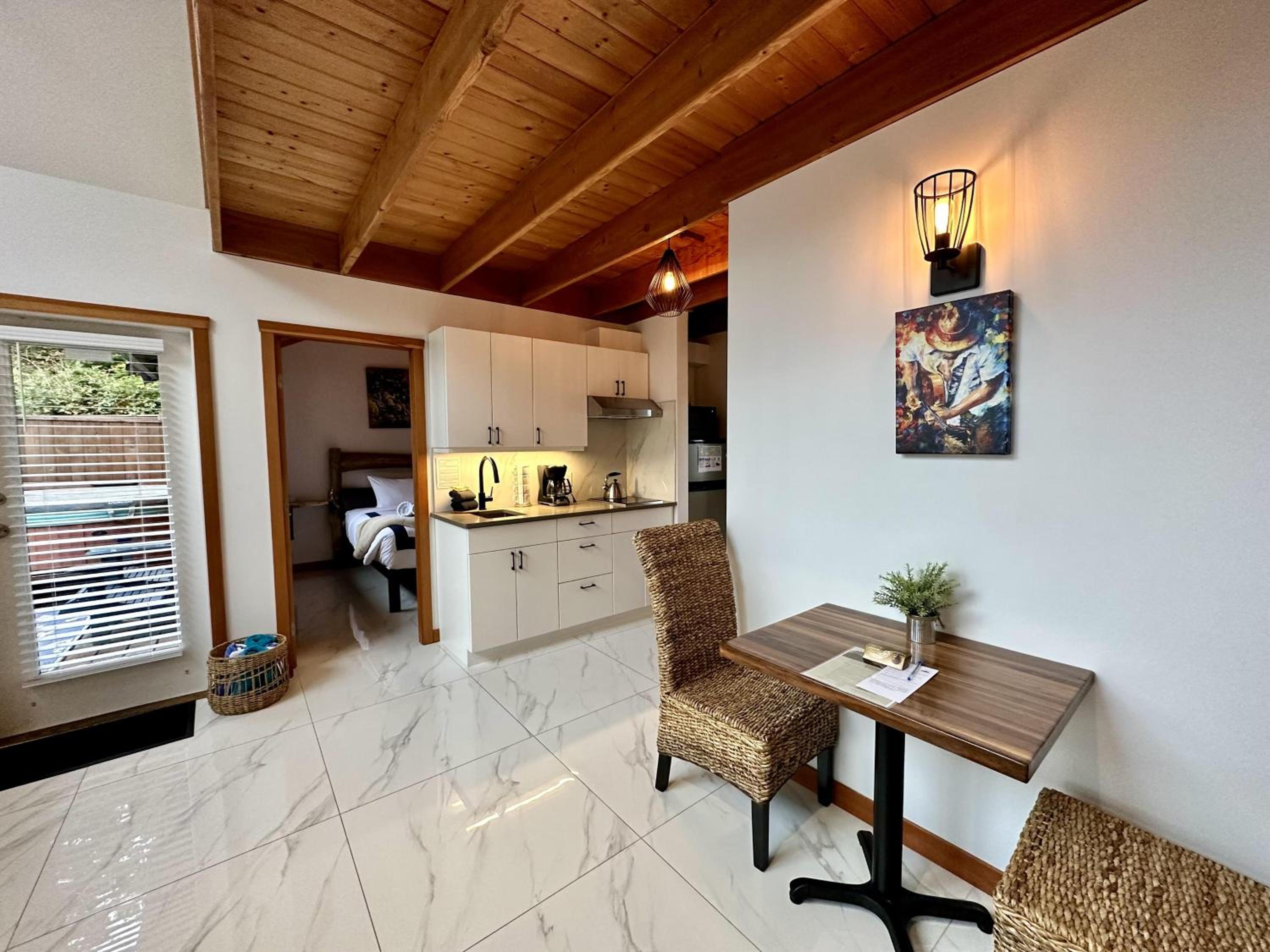 Private Oceanfront Cabin And Hot Tub! - Gww